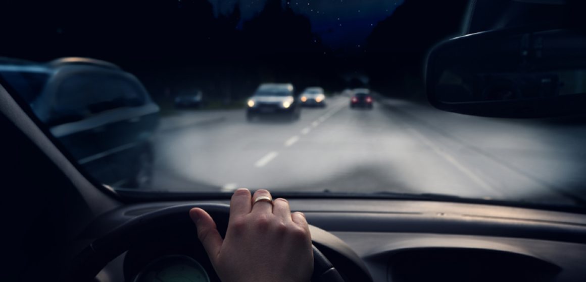How to do if someone asks for help besides the road when you are driving at night