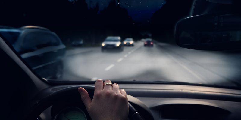 How to do if someone asks for help besides the road when you are driving at night